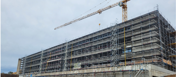 Blick auf das FUBIC-Gebäude in Berlin-Dahlem, Business und Innovationszentrum neben der Freien Universität (Beitragsbild)