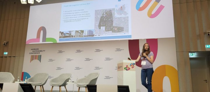 Reenie Vietheer bei ihrem Vortrag in der Nachhaltigkeitswerkstatt Hamburg